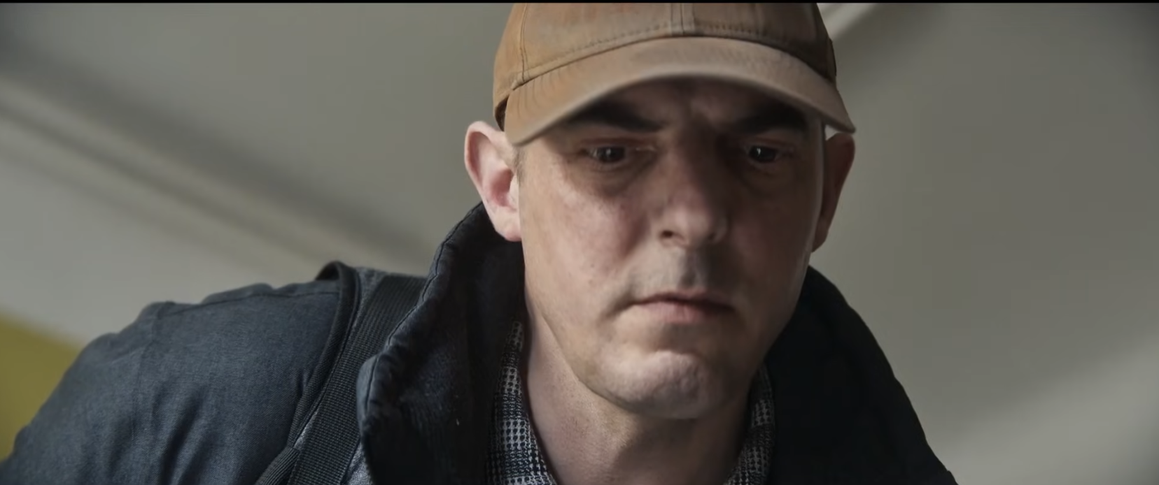 Grand Ciel di Akihiro Hata racconta la storia di Vincent, un operaio che lavora di notte in un cantiere di un quartiere futuristico