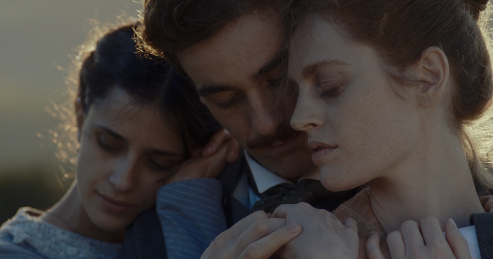 'Zvanì – Il romanzo familiare di Giovanni Pascoli' narra la vita del poeta attraverso il dolore, la solitudine e i rapporti familiari