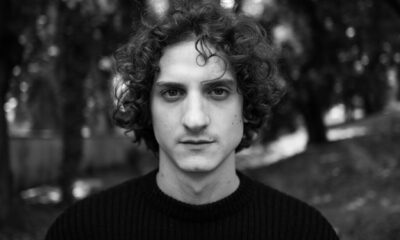 Uno degli artisti più promettenti della nostra generazione è Antonio Bannò. Con humor e delicata umiltà conquista piccolo e grande schermo