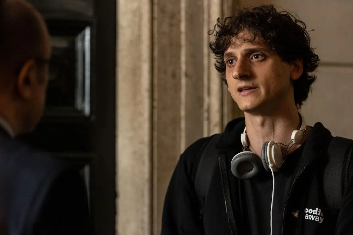 Uno degli artisti più promettenti della nostra generazione è Antonio Bannò. Con humor e delicata umiltà conquista piccolo e grande schermo