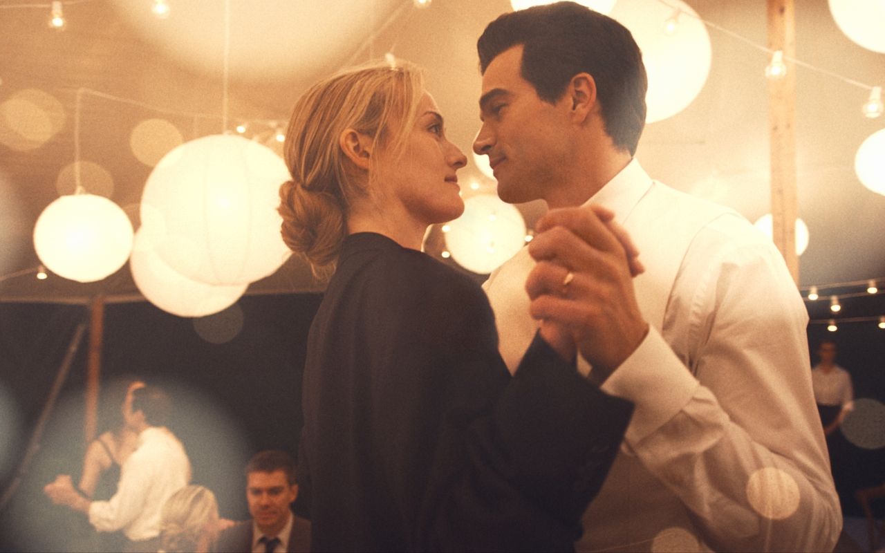 'Love story' su Disney+ con i primi tre episodi. La storia dell'amore rocambolesco e "anni Novanta" tra JFK Jr. e Carolyn Bessette