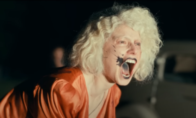 La recensione de ‘La Sposa!’, il secondo lungometraggio di Maggie Gyllenhall che riscrive il sequel del 1935 tra punk ed eccesso.