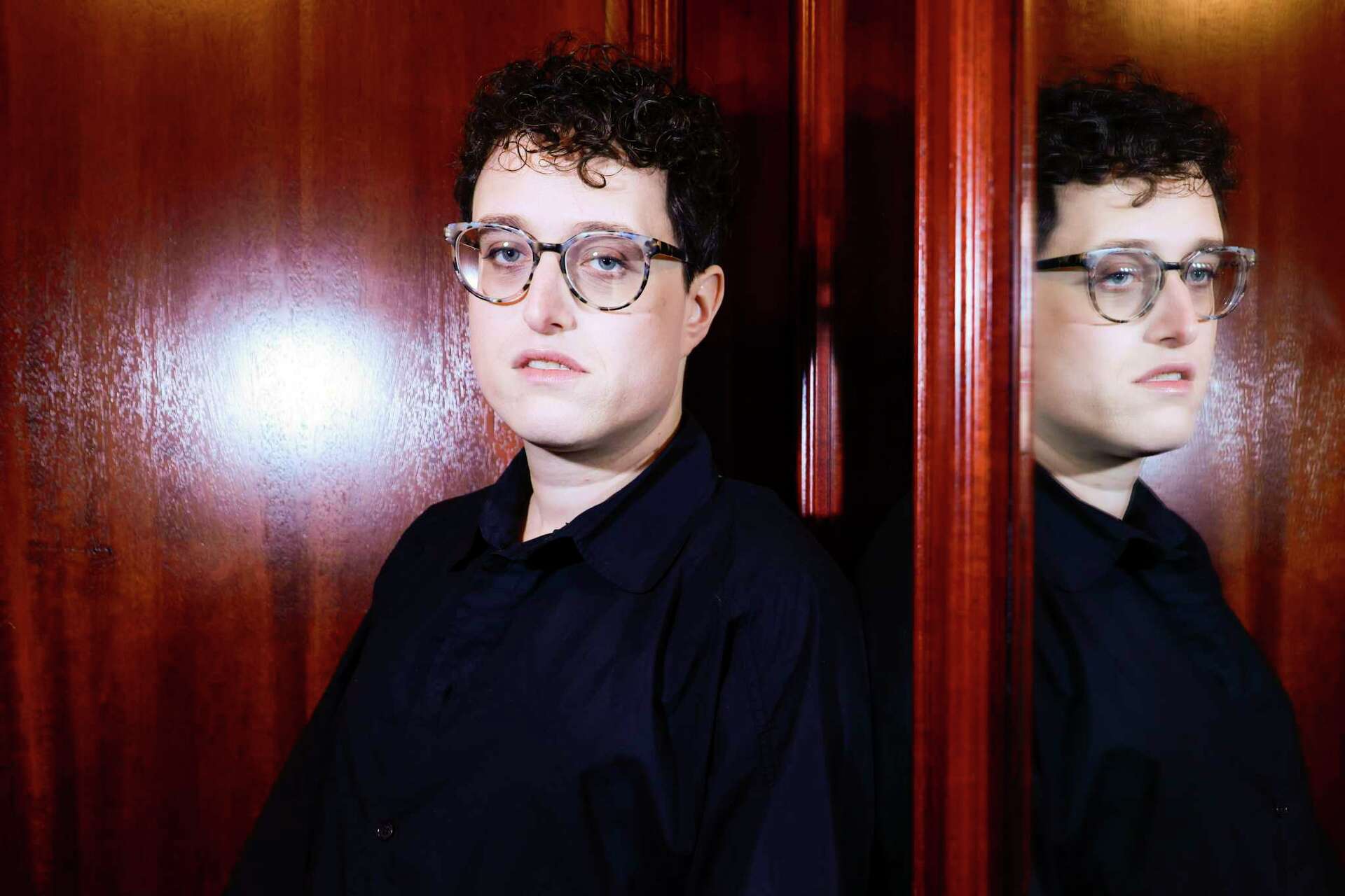 Uno sguardo al cinema di Jane Schoenbrun, tra tematiche queer, ricerca identitaria e schermi pervasivi che si fondono con la realtà.