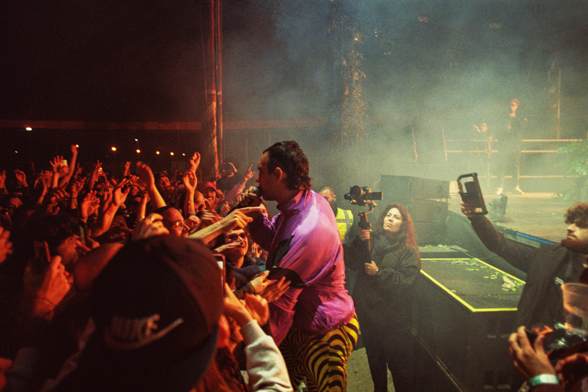 'La Prima Festa' di Pietro Fuccio, racconta la complessa realizzazione del tour Cosmotronic nato alla vigilia della pandemia da Covid-19