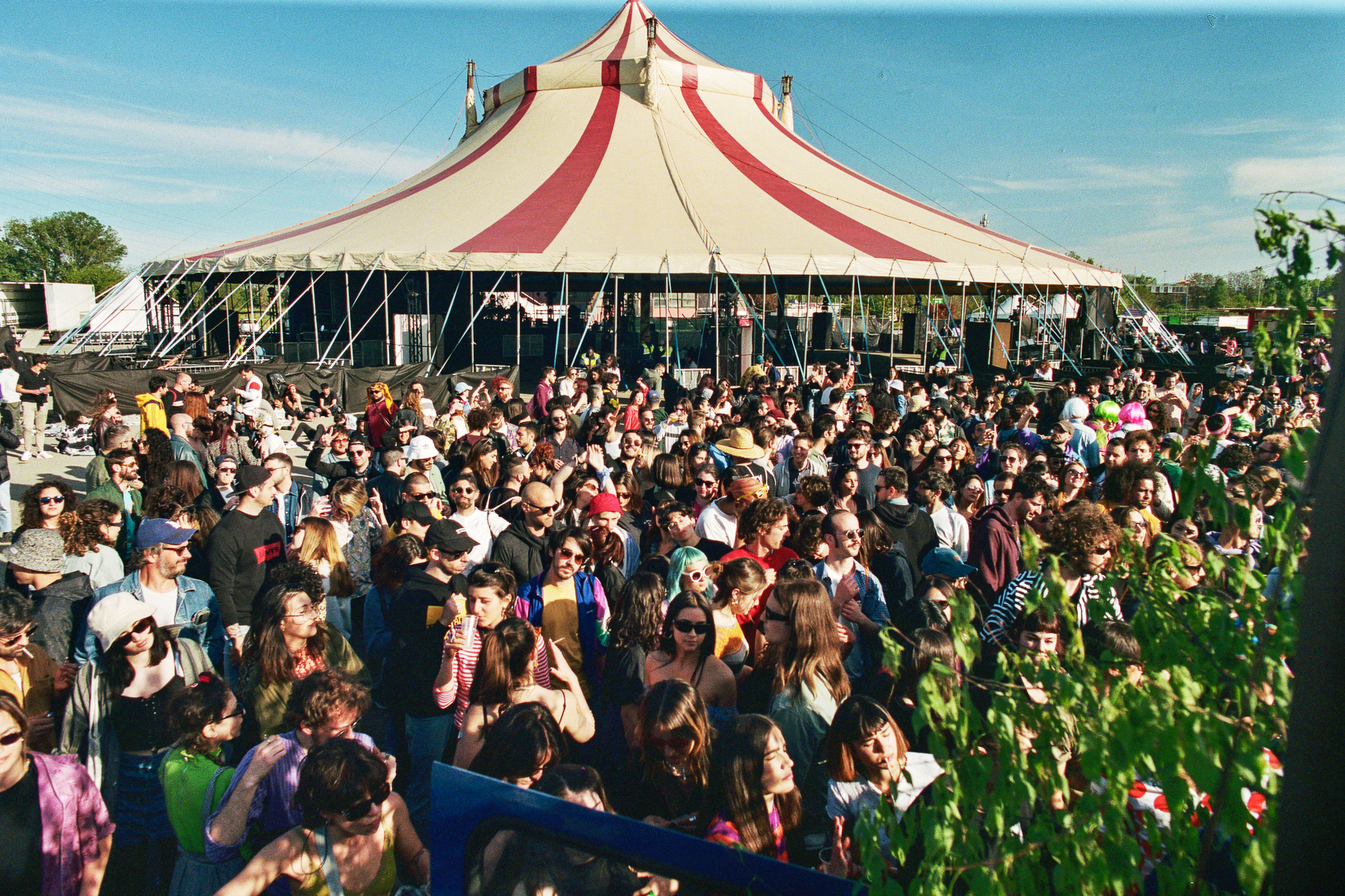 'La Prima Festa' di Pietro Fuccio, racconta la complessa realizzazione del tour Cosmotronic nato alla vigilia della pandemia da Covid-19