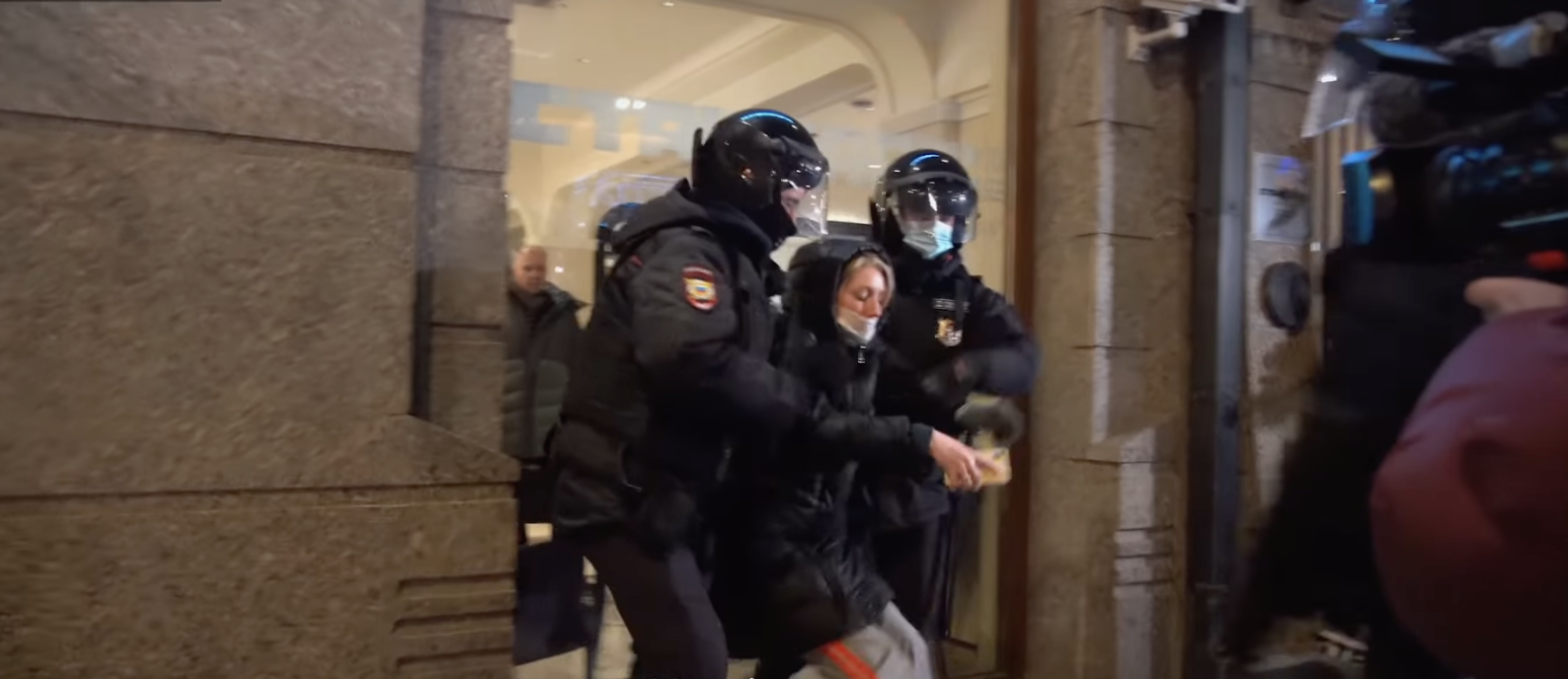 Miei Amici Indesiderati: Parte I - L'Ultima Trasmissione da Mosca è stato universalmente acclamato come un magistrale traguardo cinematografico