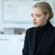 Amanda Seyfried interpreta Elizabeth Holmes nella serie Hulu The Dropout