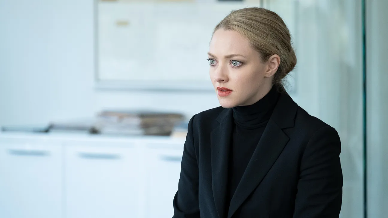 Amanda Seyfried interpreta Elizabeth Holmes nella serie Hulu The Dropout