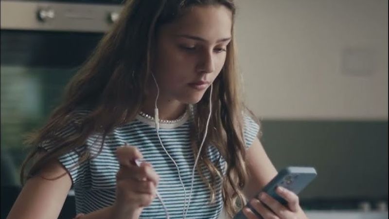 Dal 4 marzo in streaming su CGTV, 'Biglove' è un lucido discorso sul legame tra giovani e AI. Taxi Drivers in intervista con il regista