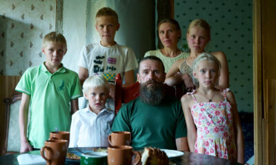 Carelia Internacional Con Monumento