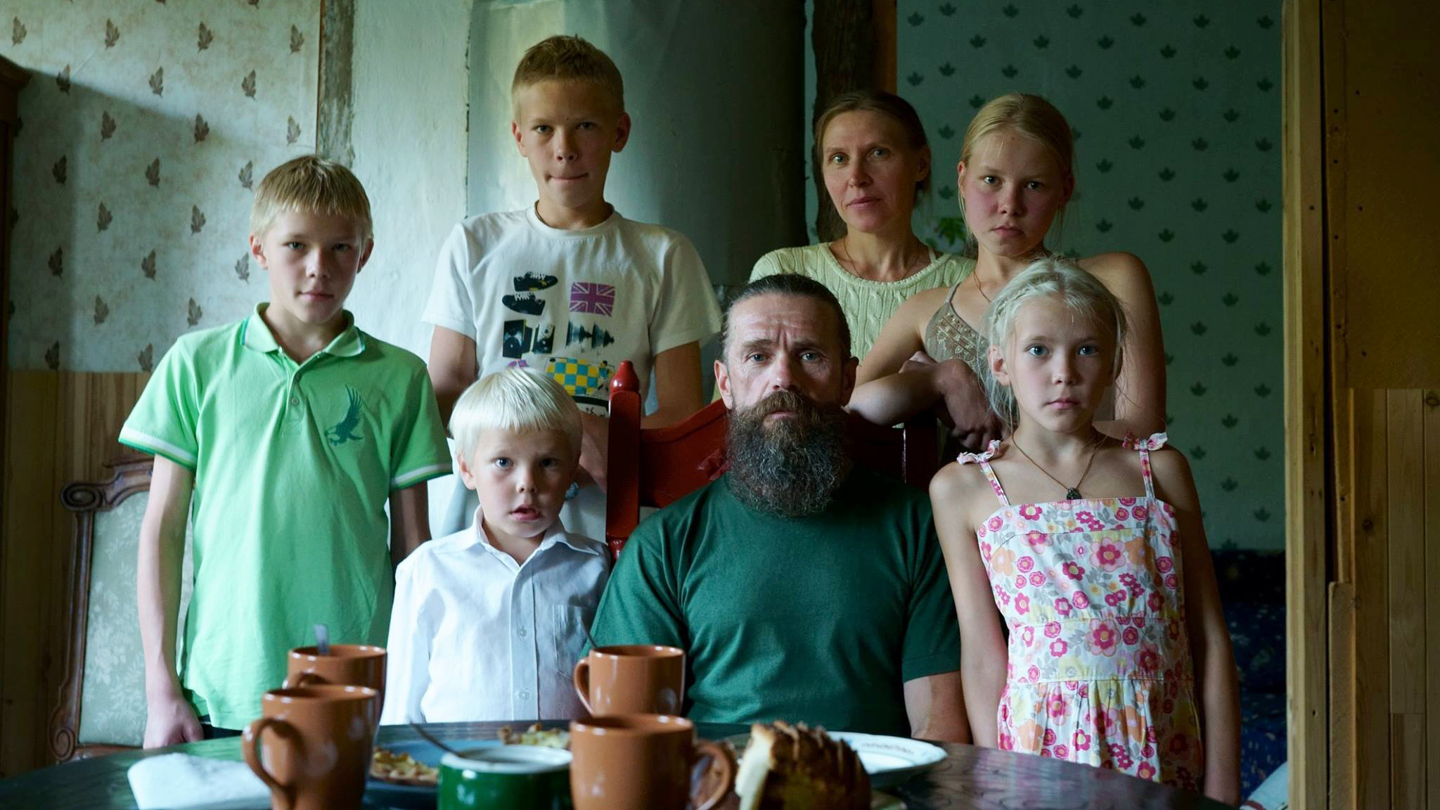 Carelia Internacional Con Monumento