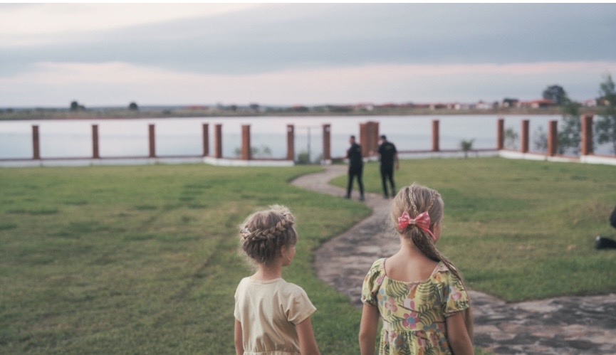 Una scena di Im Umkreis Des Paradieses © Trimafilm