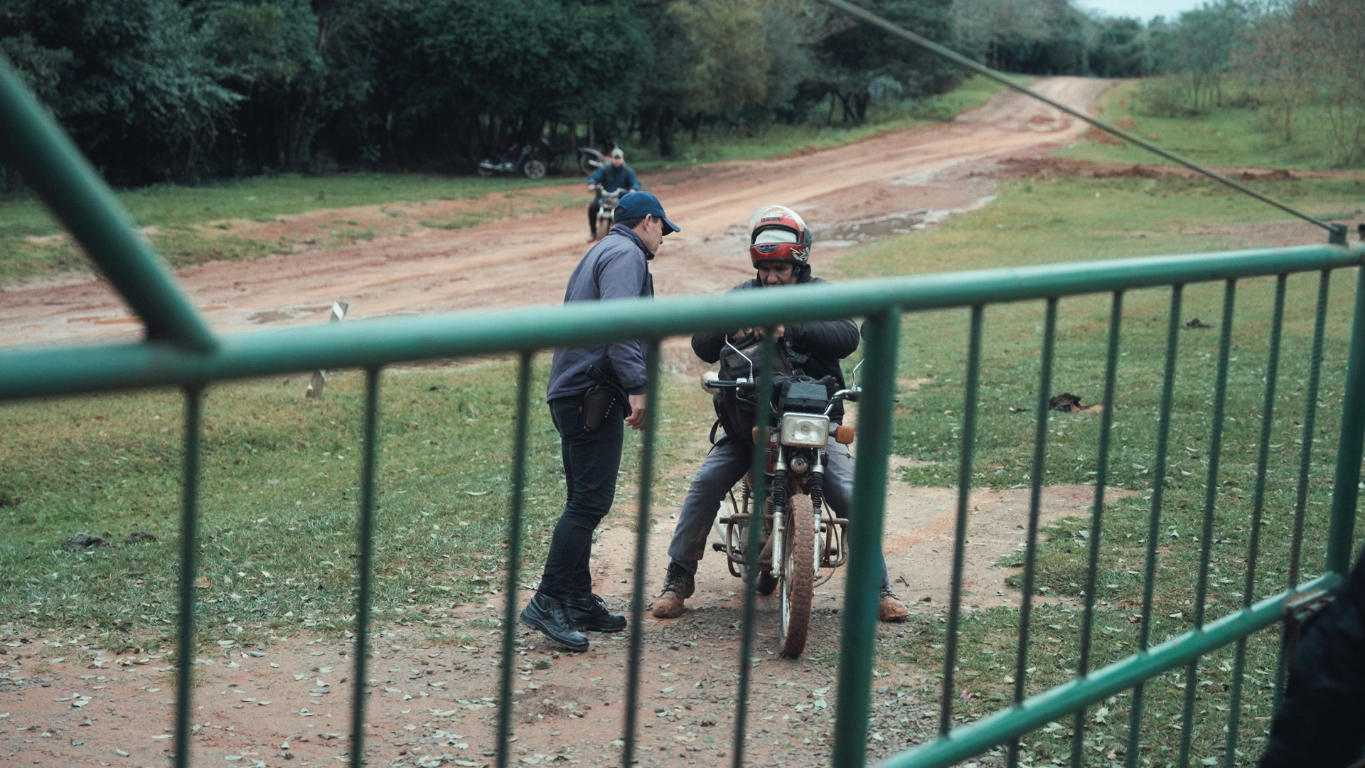 'Im Umkreis des Paradieses': un viaggio tra utopia e inquietudine. La costruzione di un nuovo "paradiso" che nasconde profonde contraddizioni