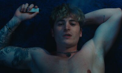 'Blue Film': l'incontro tra uno sfrontato camboy e un uomo misterioso si trasforma in un doloroso viaggio nel passato tra abusi e solitudine