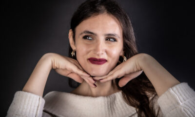 L’irriverente comicità di Simonetta Musitano introduce il film di Daniel Nolasco ‘Apenas Coisas Boas’ (2025) al Lovers Film Festival.