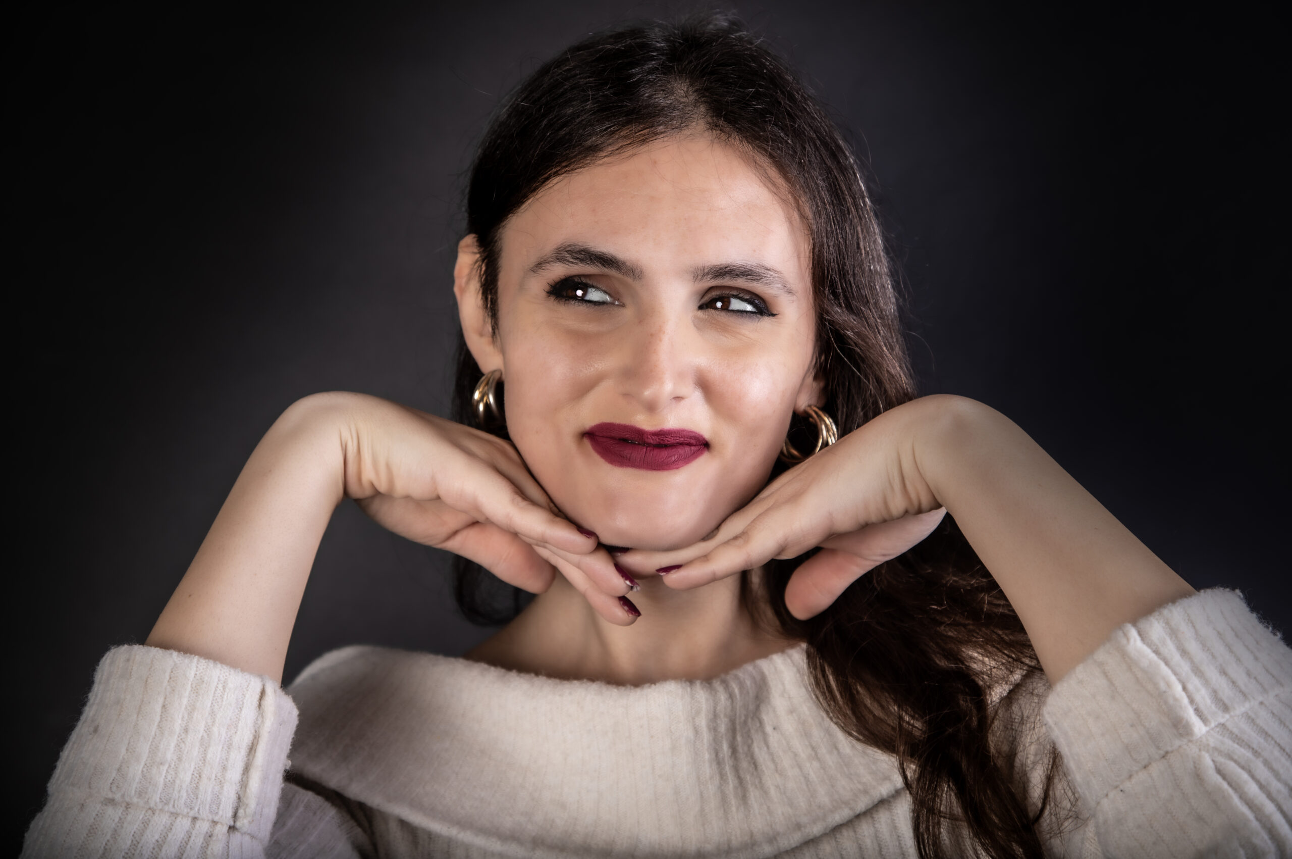 L’irriverente comicità di Simonetta Musitano introduce il film di Daniel Nolasco ‘Apenas Coisas Boas’ (2025) al Lovers Film Festival.