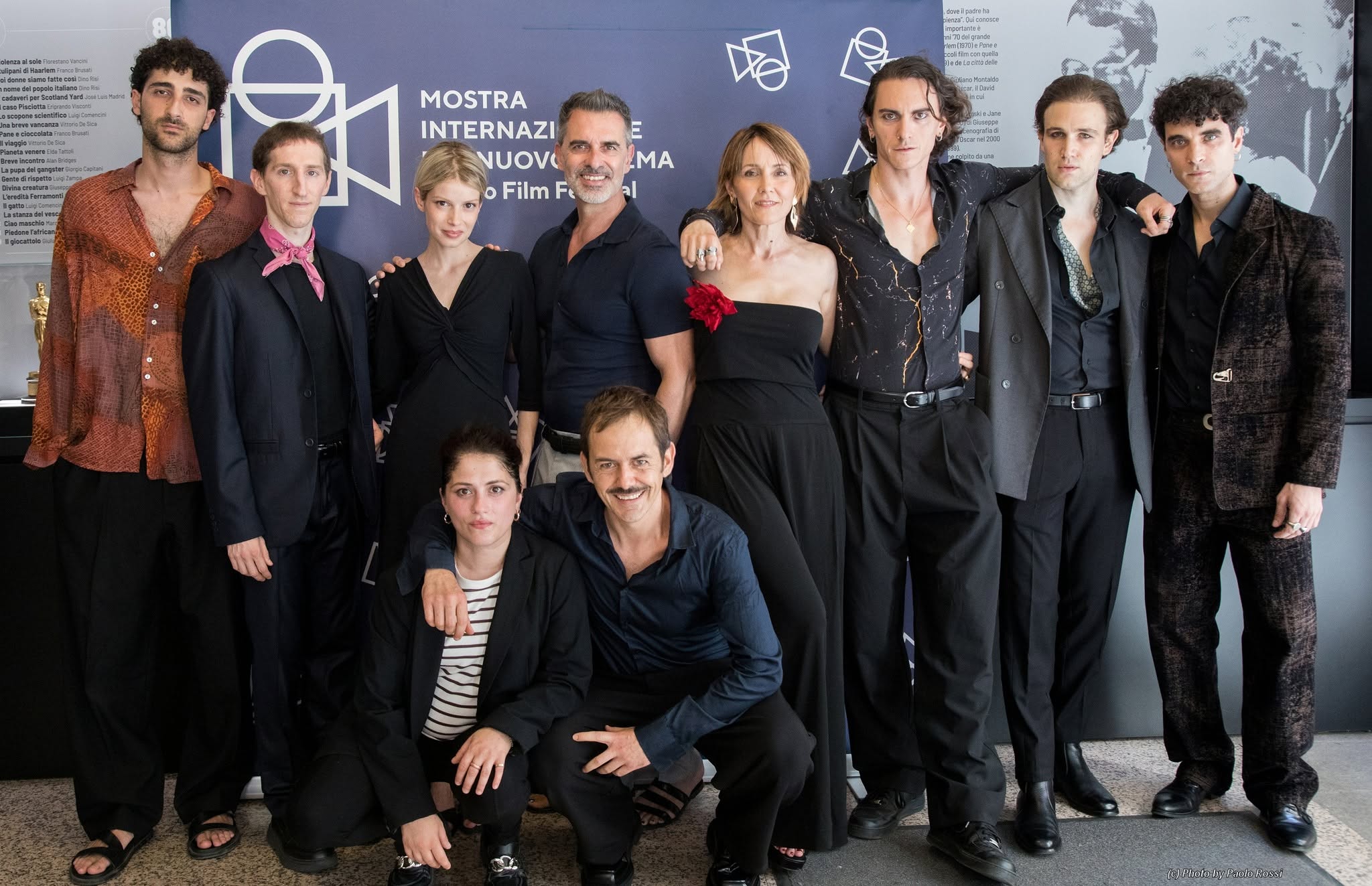 Daphne Scoccia con il regista Loris Di Pasquale e tutto il cast di Punk State