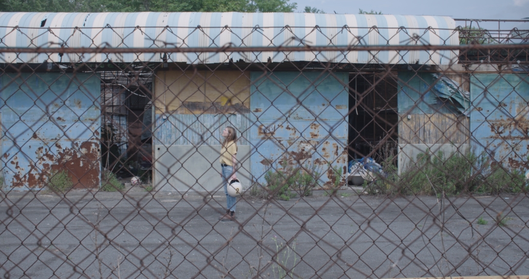 La Pista d’Oro di Viren Beltramo: un cortometraggio che trasforma una pista dimenticata in un archivio emotivo di memoria e ricordi