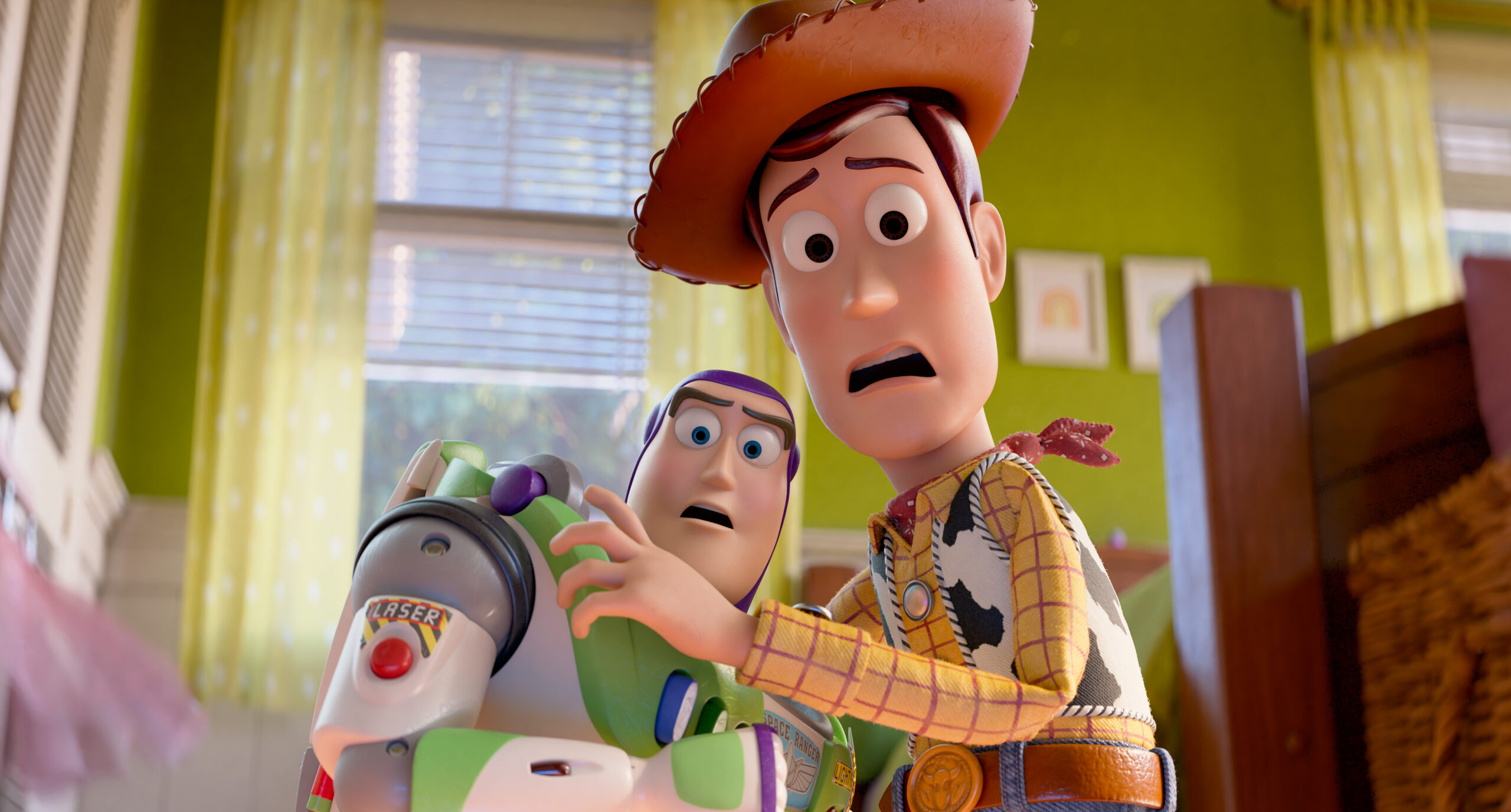 Tra nostalgia e nuove inquietudini, 'Toy Story' 5 torna a confrontarsi con il bisogno di meravigliarsi e la capacità di immaginare