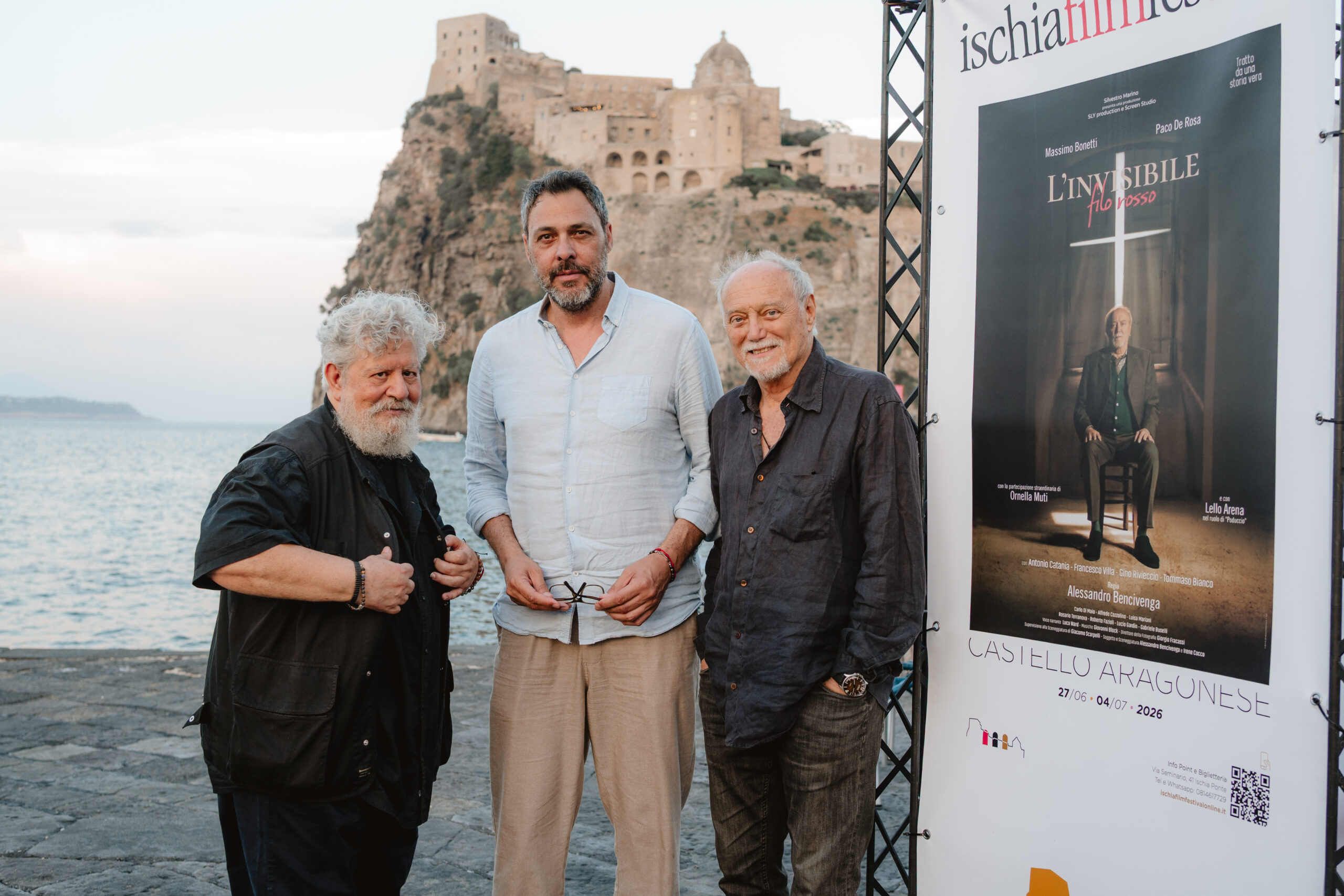 Lello Arena, il regista Alessandro Bencivenga e l'attore protagonista di L’invisibile filo rosso, Massimo Bonetti, all'Ischia Film Festival (foto di Francesca Pradella)