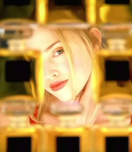 Luc Besson e Milo Manara per Chanel N°5