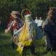 Visi putni skaisti dzied